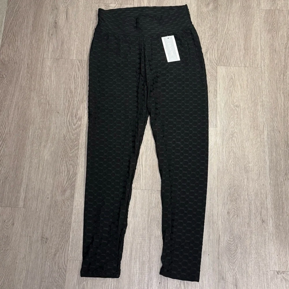 New Women Workout Black Textured Scrunch Bum Leggings Sizes S - Picture 8 of 9